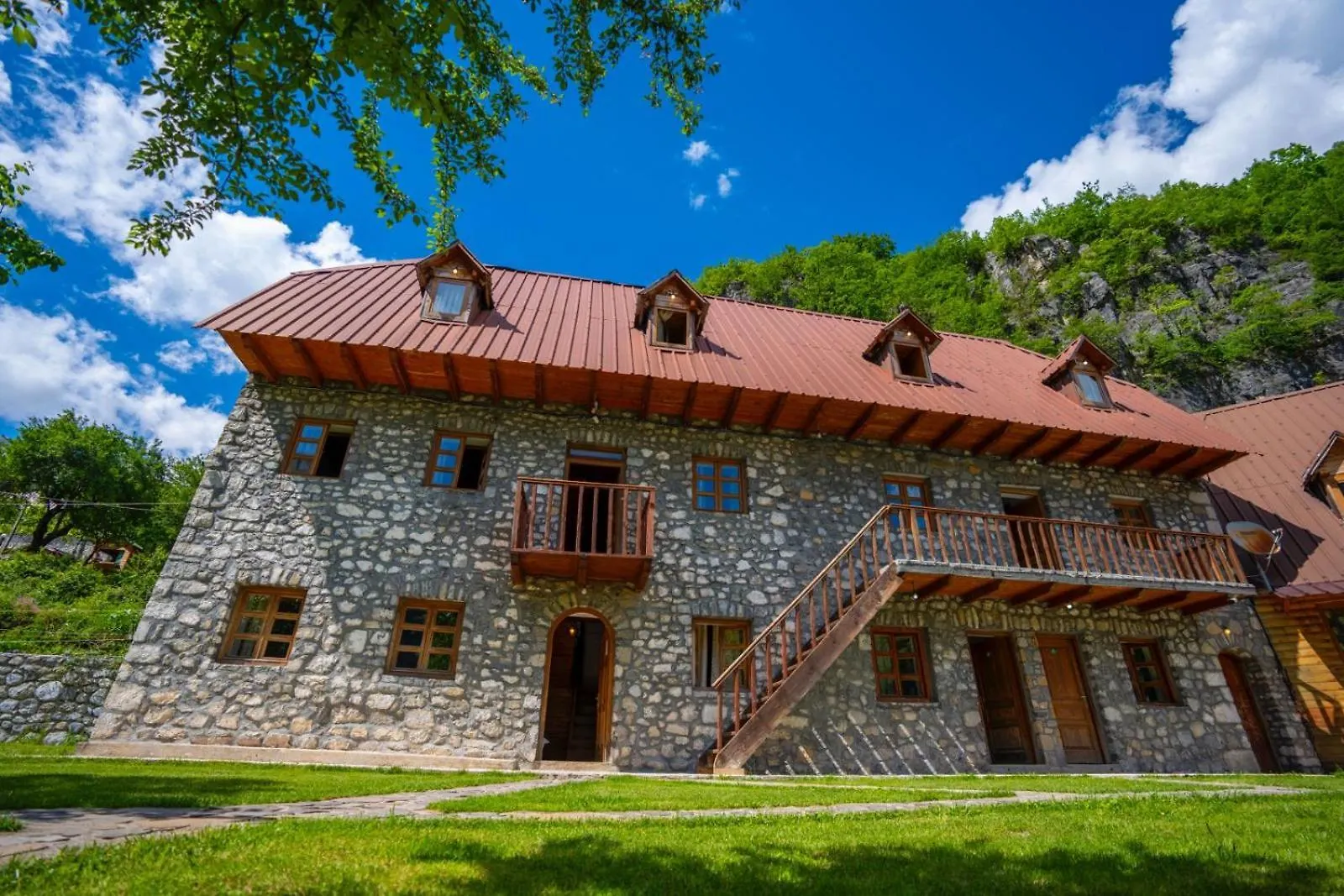 ***** Pensión Hotel Bujtina Berishta Theth Albania