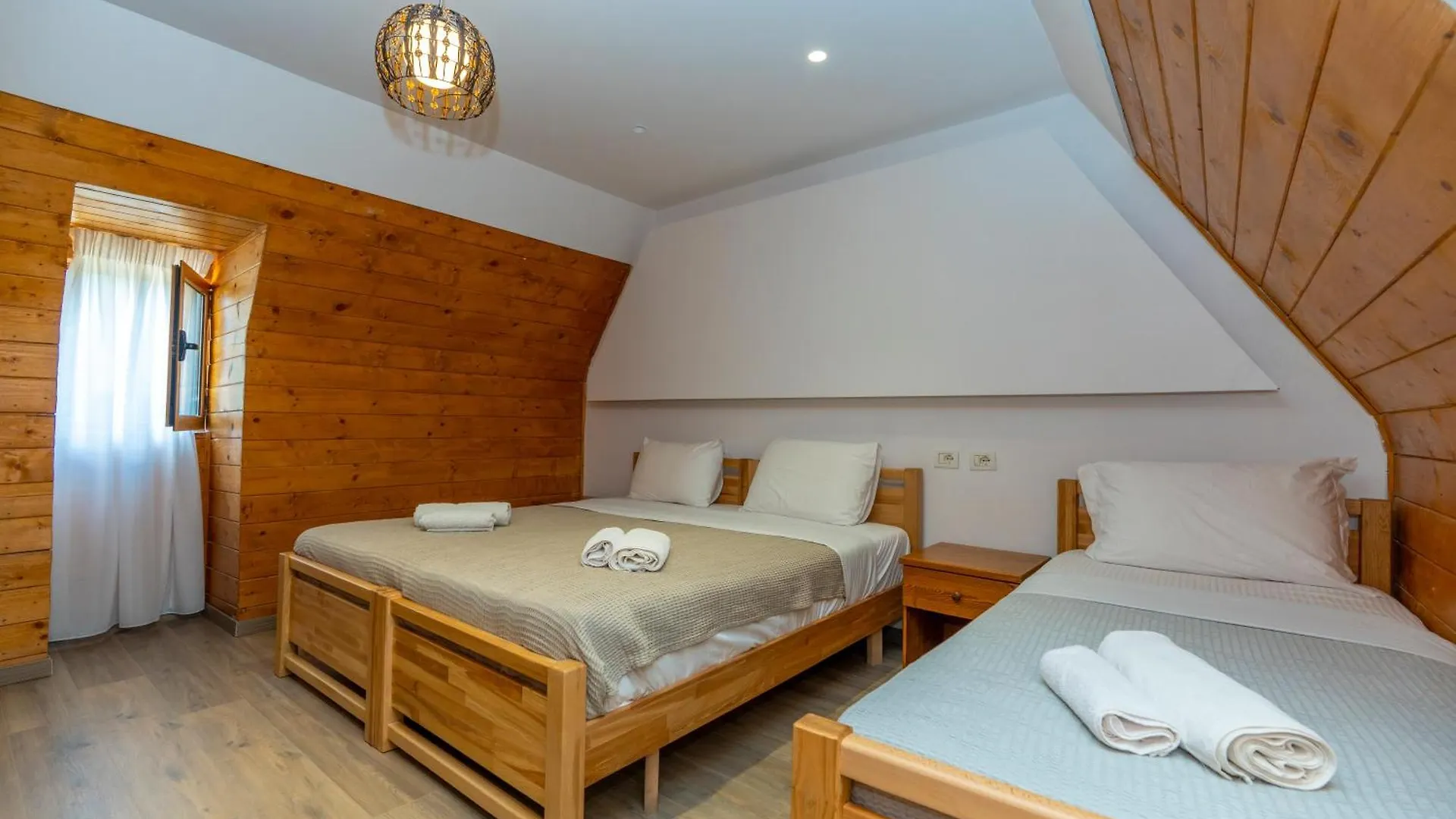 ***** Pensión Hotel Bujtina Berishta Theth Albania