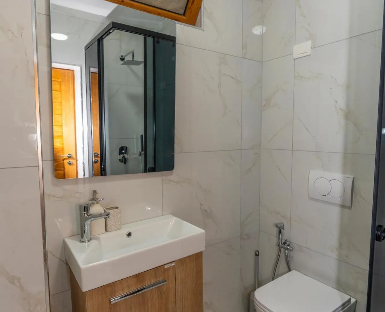 Hotel Bujtina Berishta Theth Pensión